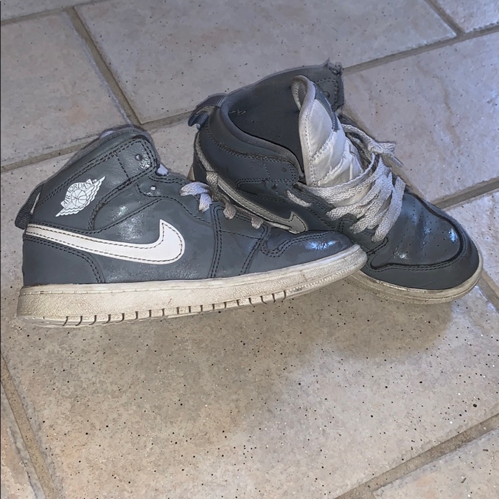3 pairs of sneakers